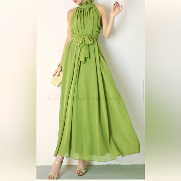 Dresses & Skirts - Vintage neckline maxi dress